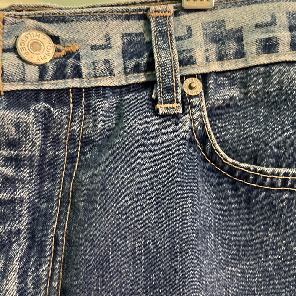 Tommy Hilfiger denim skirt size 4. Great used condition. - Picture 3 of 6